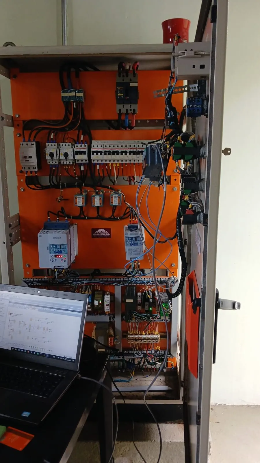 Painel de automação residencial executado pela WHS